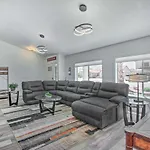Glendale Oasis With Saltwater Pool And Hot Tub!