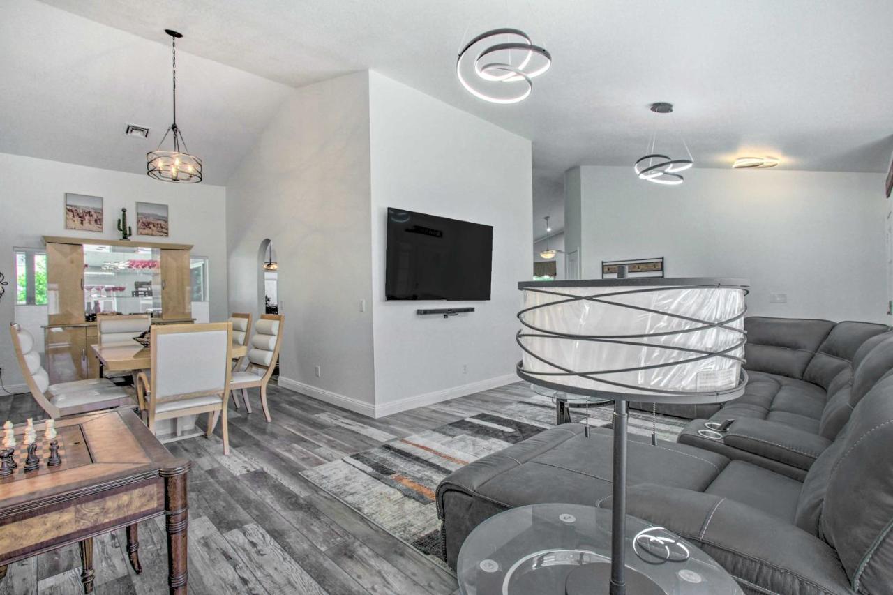 Glendale Oasis With Saltwater Pool And Hot Tub!